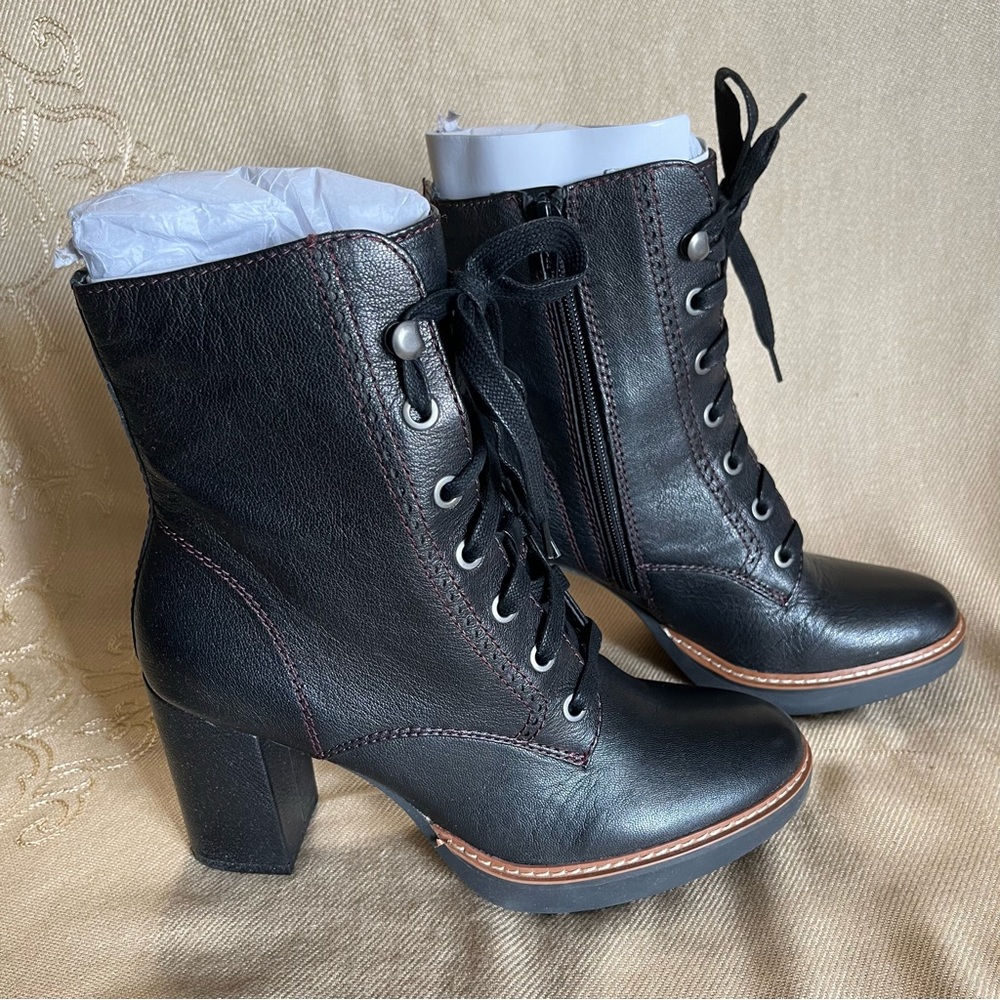 NWT Naturalizer Black Leather Callie boots size 6.5